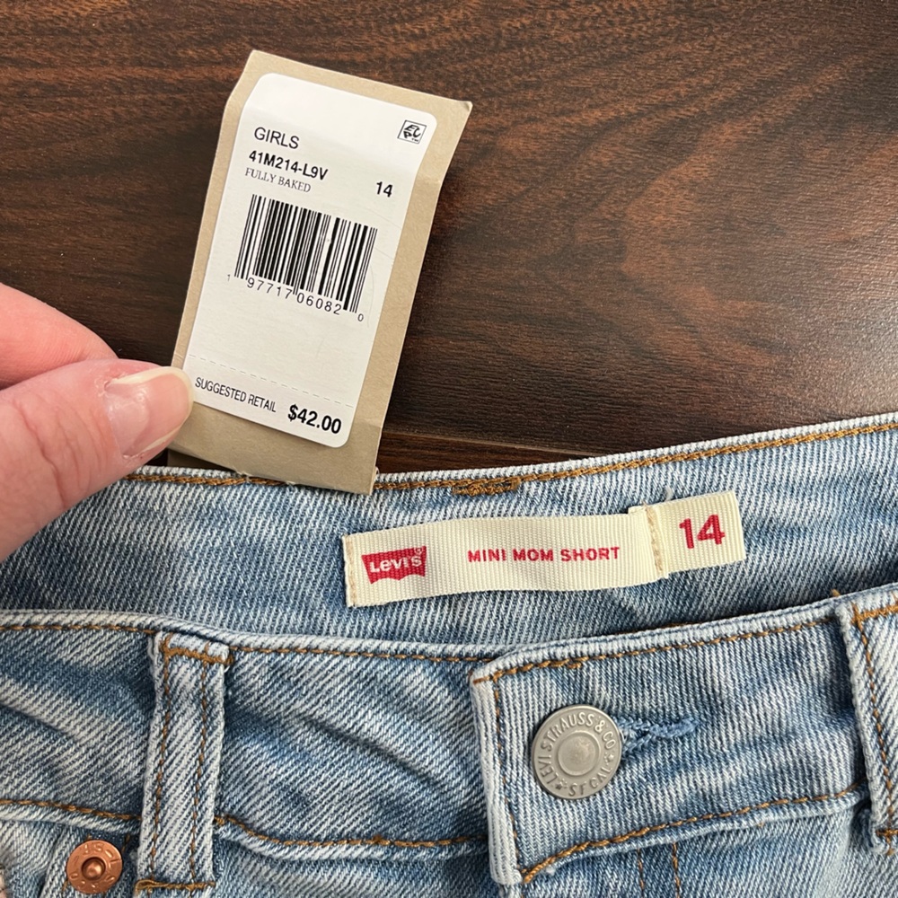 Levi's Denim with Floral Accents Mini Mom Shorts, girls 14, NWT - Picture 3 of 3